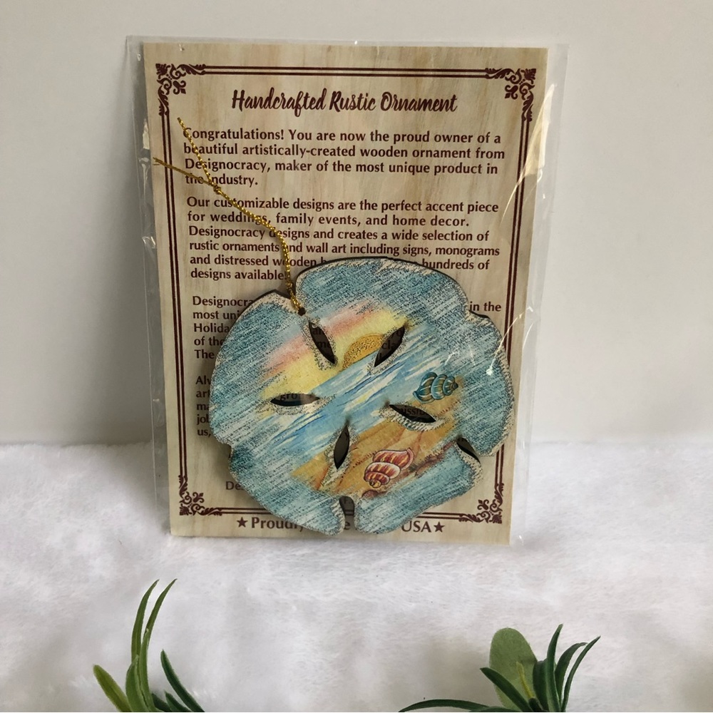 Designocracy Sand Dollar Wooden Christmas Ornaments, Set of 2